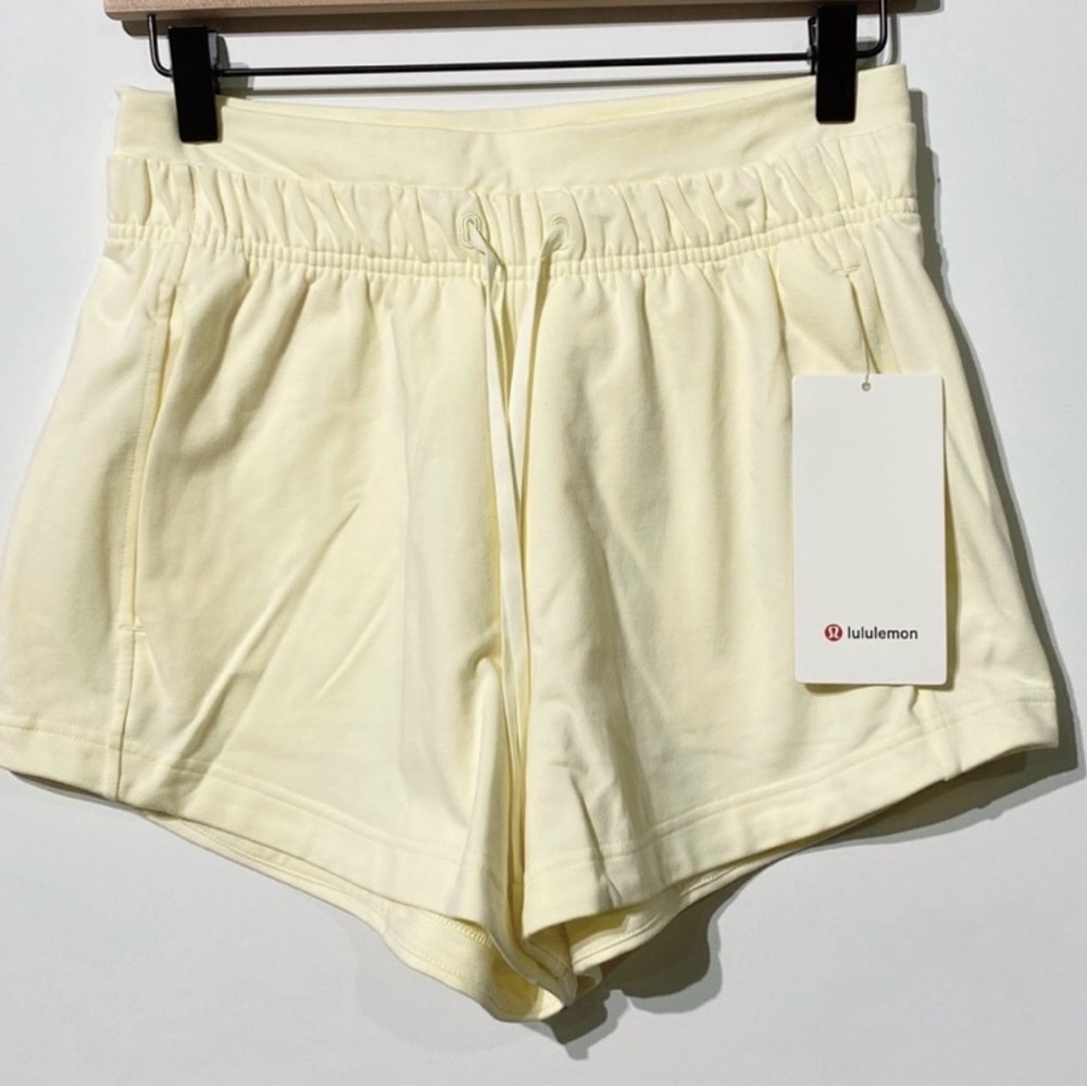 Lululemon Athletica Light Yellow Inner Glow HR Shorts 3” NEW